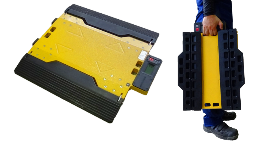 ポータブルトラックスケール本体と持ち運びをしている作業員