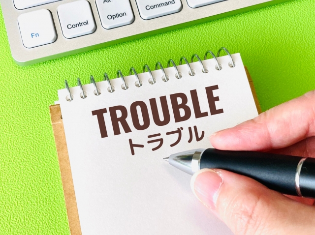 トラブルの文字列とボールペン